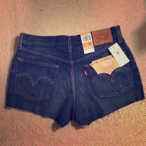 Levi’s 501 ‘Daisy Dukes’ shorts sz 27